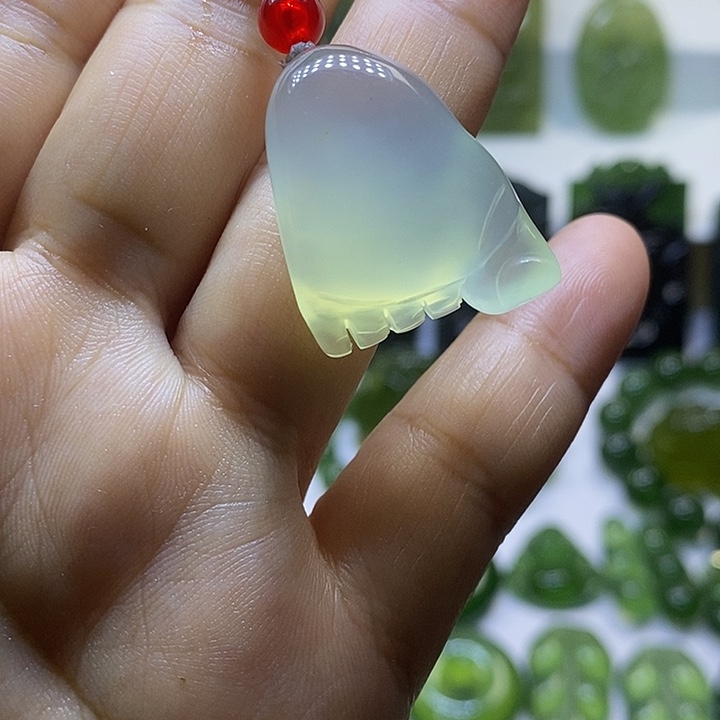 蛇纹石玉颈饰未镶嵌