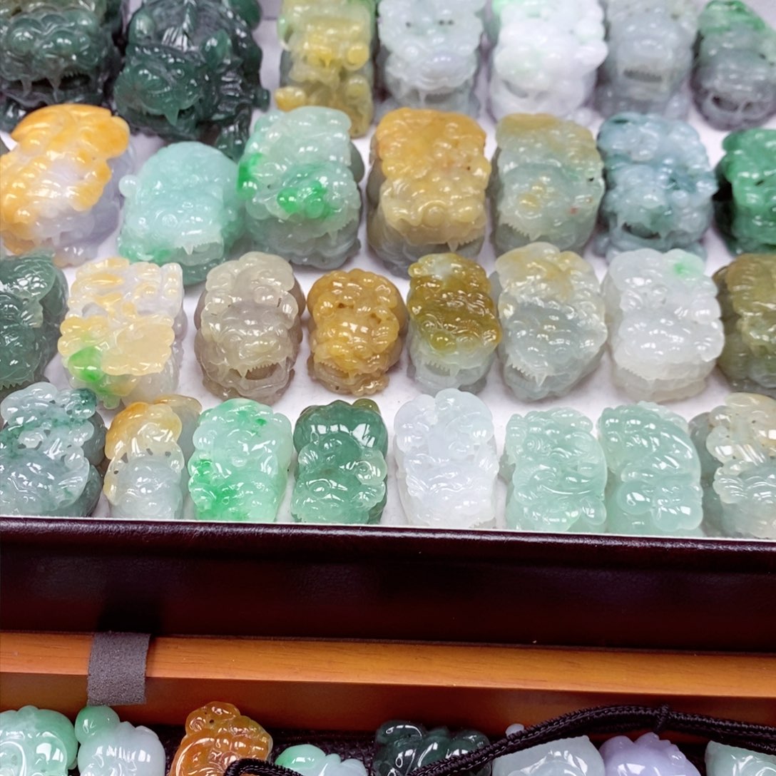 翡翠颈饰未镶嵌翡翠