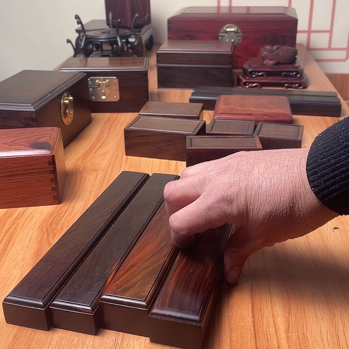 胜***家交趾黄檀（大红酸枝）两对镇尺