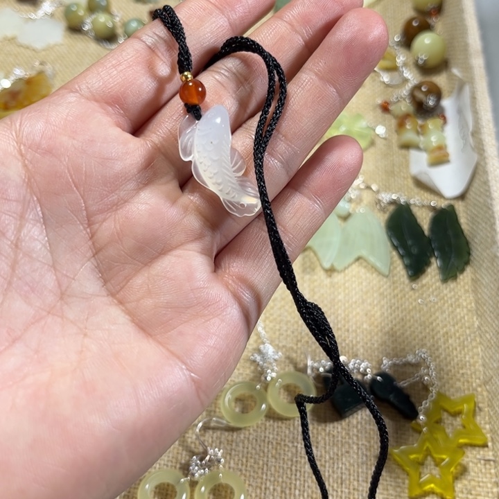 蛇纹石玉吊坠未镶嵌