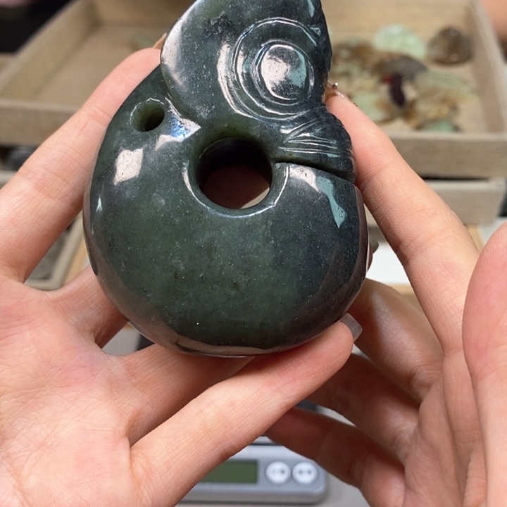 岫岩河磨玉（透闪石质玉）颈饰未镶嵌