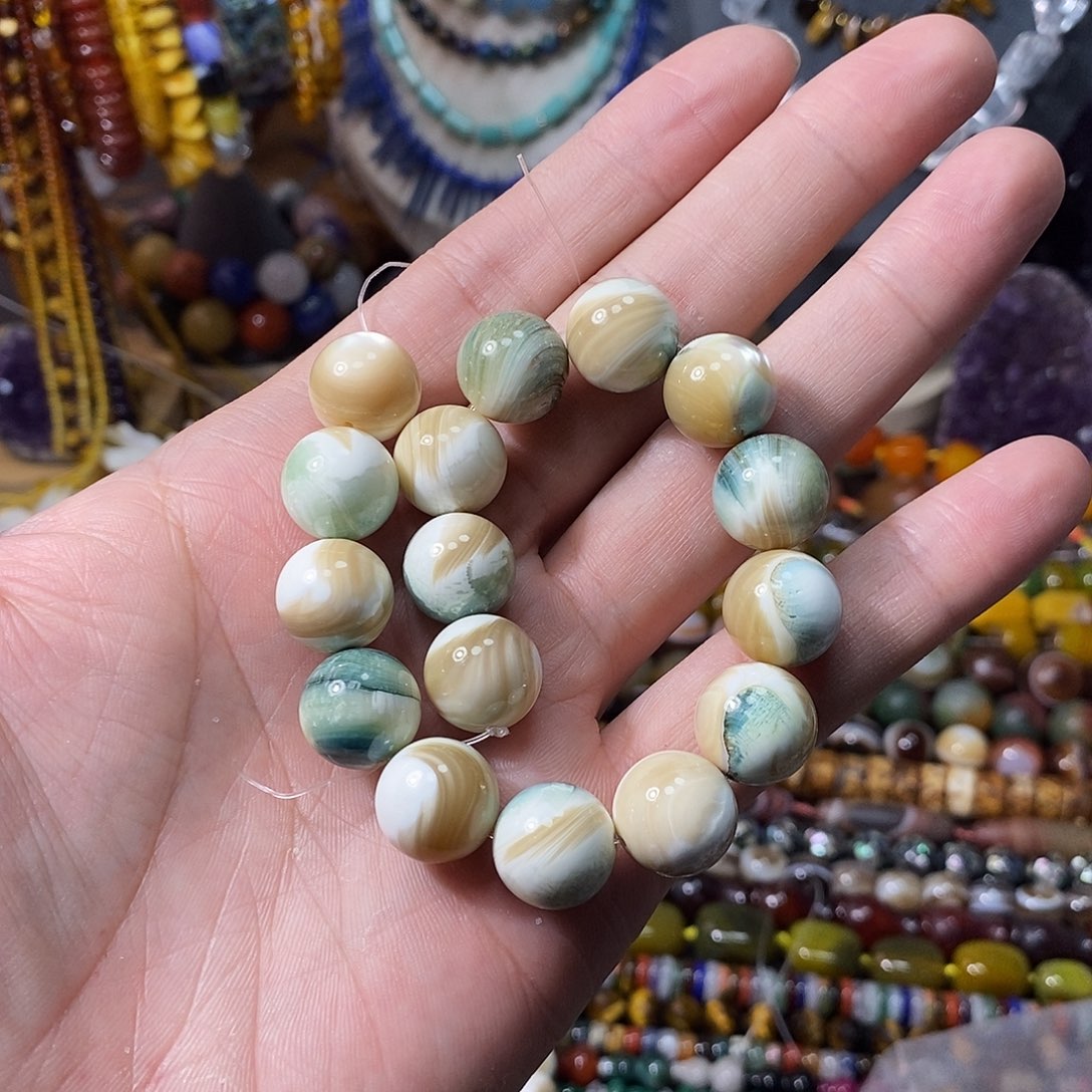 石英质玉未镶嵌，4颗，天然蓝翡色夜光螺14mm，