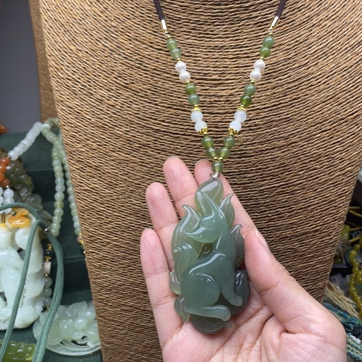 蛇纹石玉吊坠合金