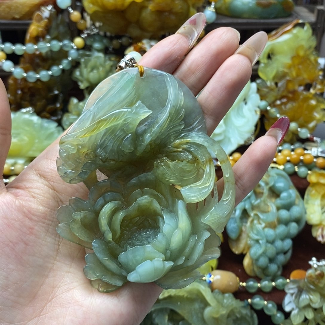 蛇纹石玉挂件未镶嵌