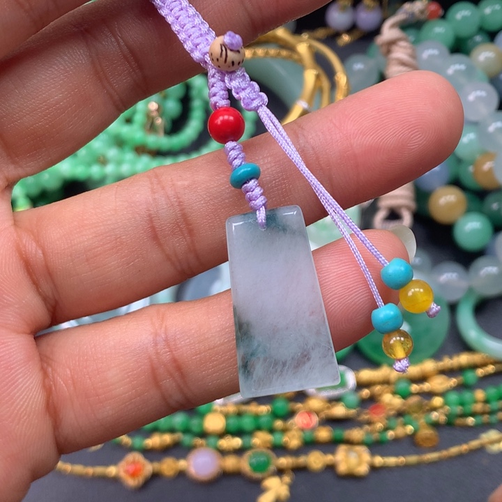 翡翠未镶嵌颈饰无事牌