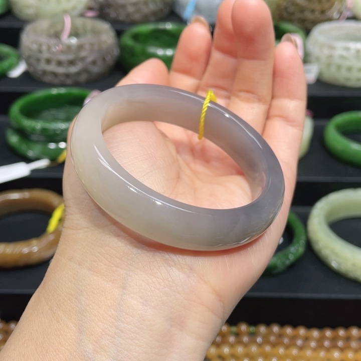 和田玉手镯51圈口 编号39未镶嵌