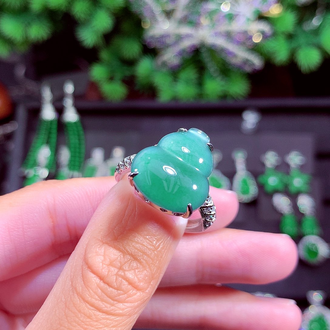 颈饰未镶嵌翡翠天然