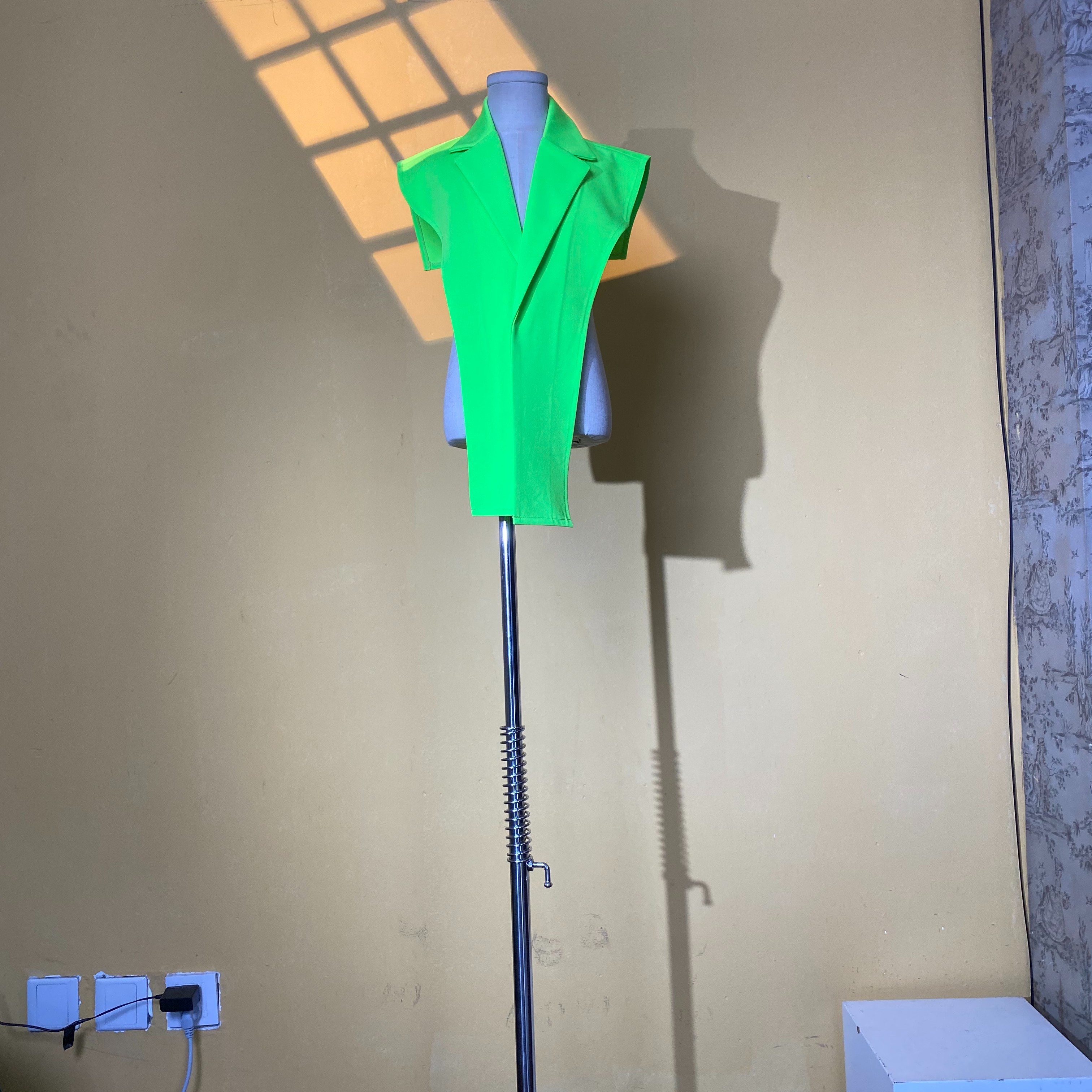 218荧光绿设计感假领套装潮服多巴胺潮服女童个性西装模特走秀