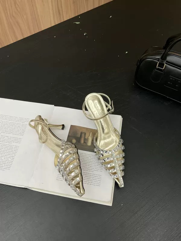 【哈哈女鞋 默认微瑕】2025春夏款美杜莎罗马凉鞋 5128-2