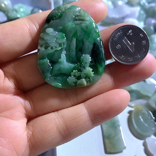 翡翠未镶嵌颈饰吊坠