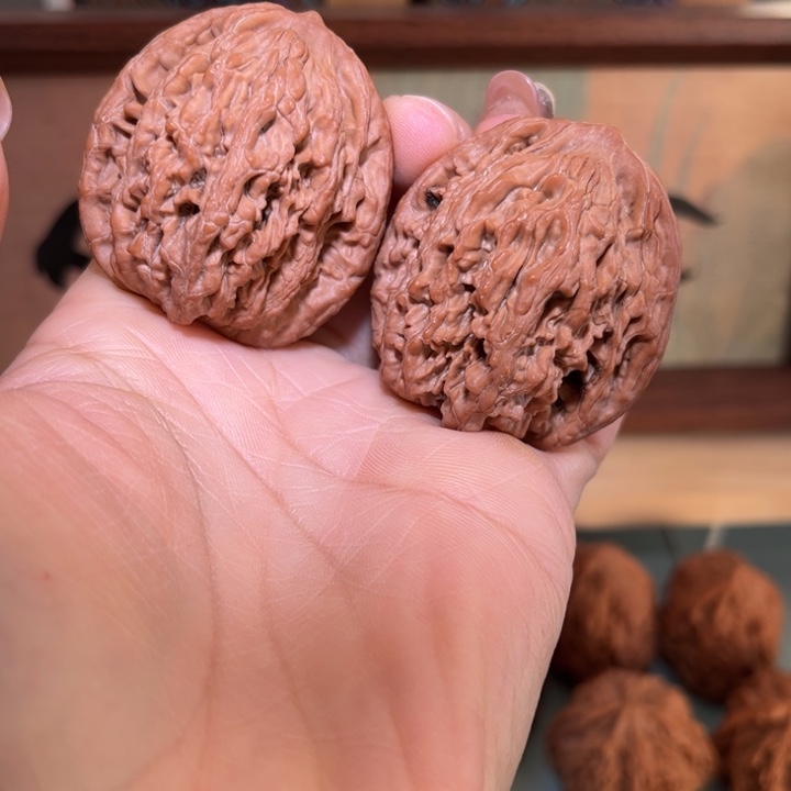 文玩核桃吊坠虎头