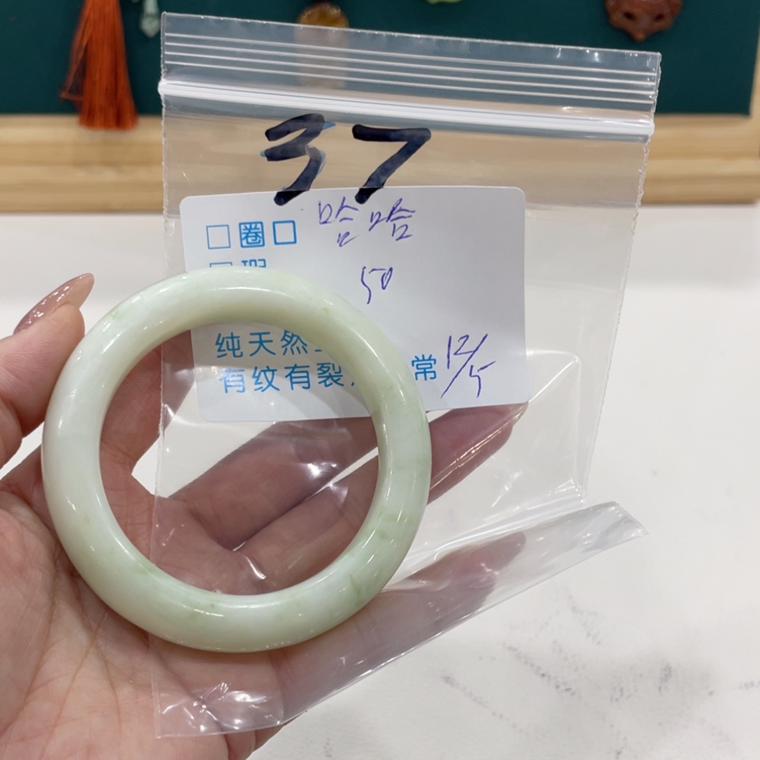 哈***哈蛇纹石玉未镶嵌手镯