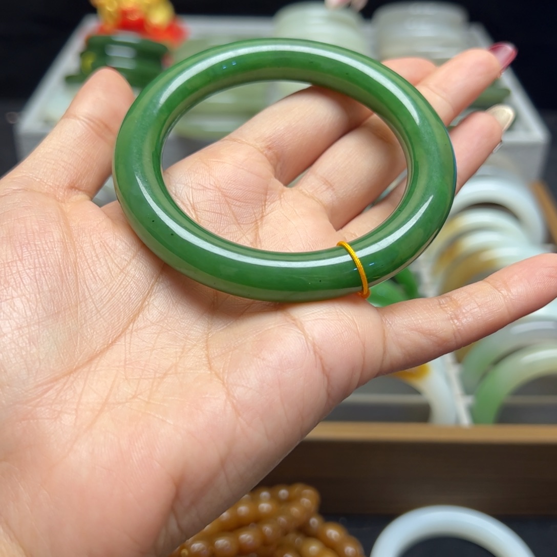 和田玉手镯未镶嵌