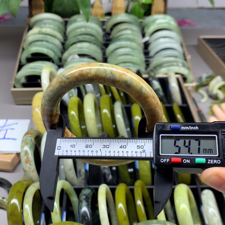 未镶嵌蛇纹石玉手镯97