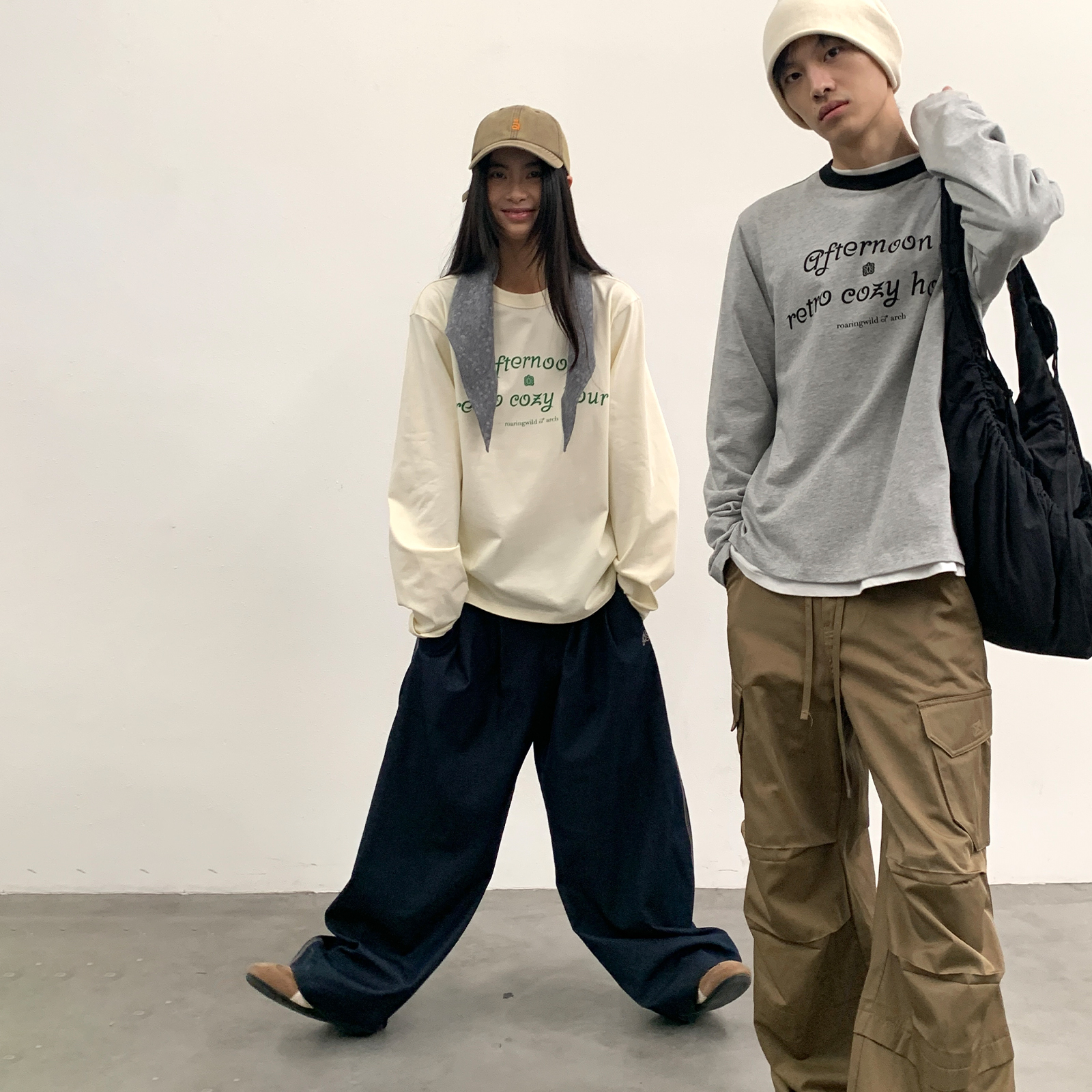 roaringwild a arch 米白色/棕色/花灰色圆领LOGO长袖T恤