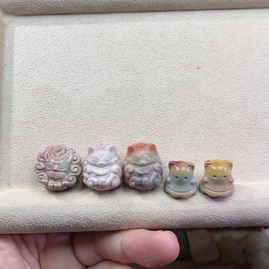 ****喂石英质玉未镶嵌珠宝半成品
