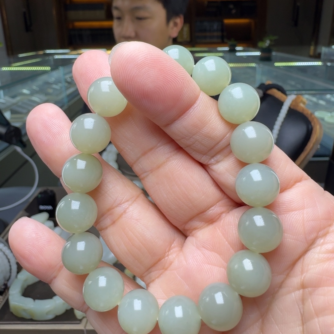 钧***云和田玉未镶嵌颈饰