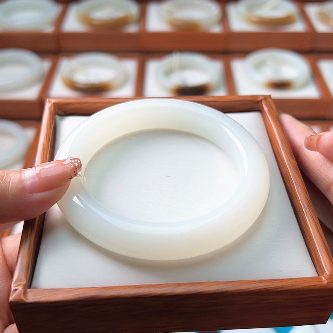 和田玉手镯未镶嵌58