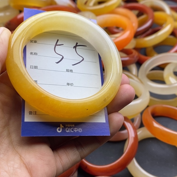 未镶嵌手镯石英质玉