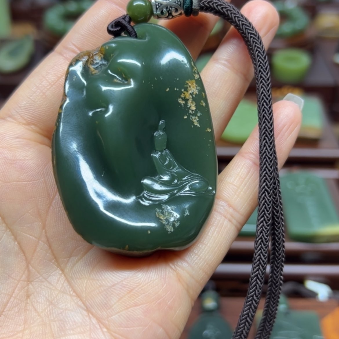 【闪购商品】未镶嵌岫岩河磨玉（透闪石质玉）把件伟**