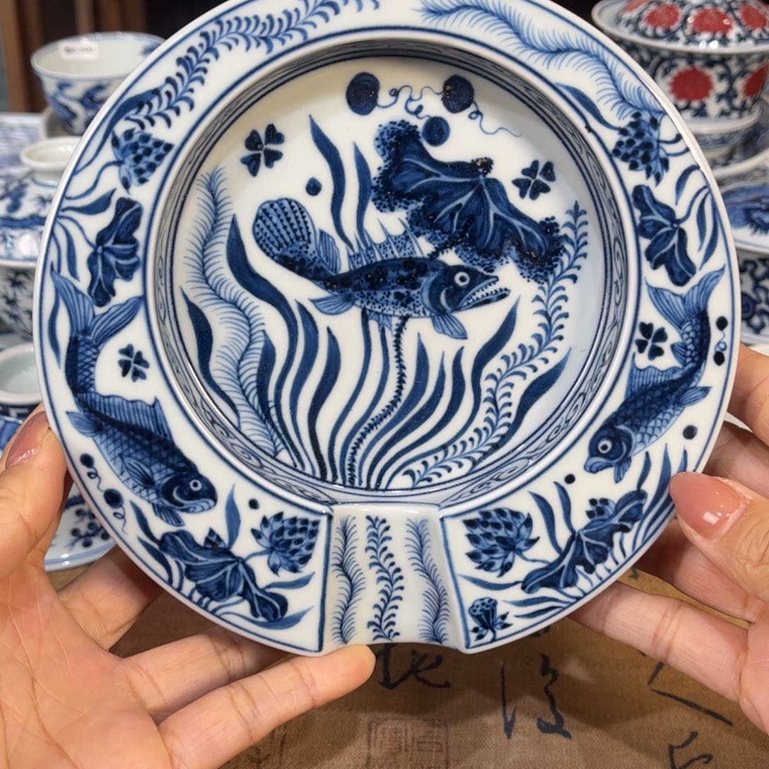 烟灰缸……………………………………