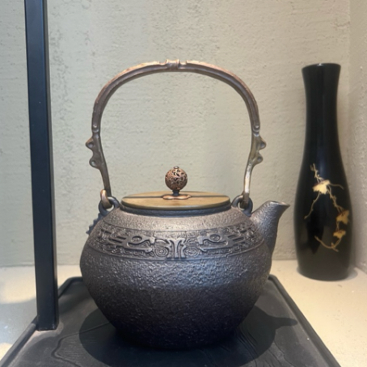 臧六居造日本老铁壶饕餮纹铁瓶1200cc