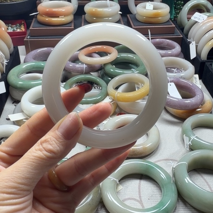 石英质玉未镶嵌手镯