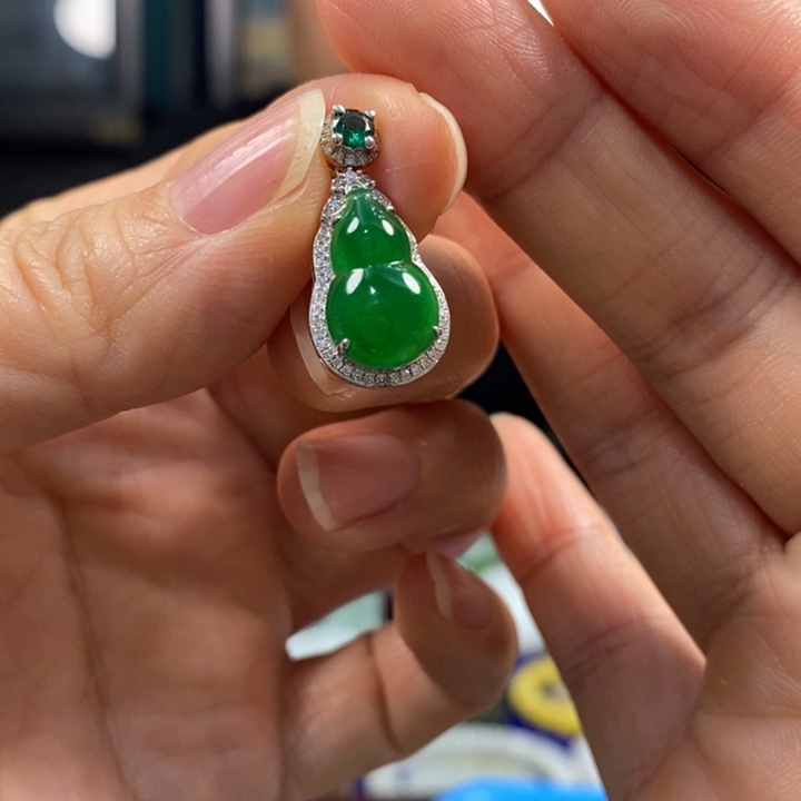 ****1翡翠铂Pt950镶嵌颈饰翡翠吊坠