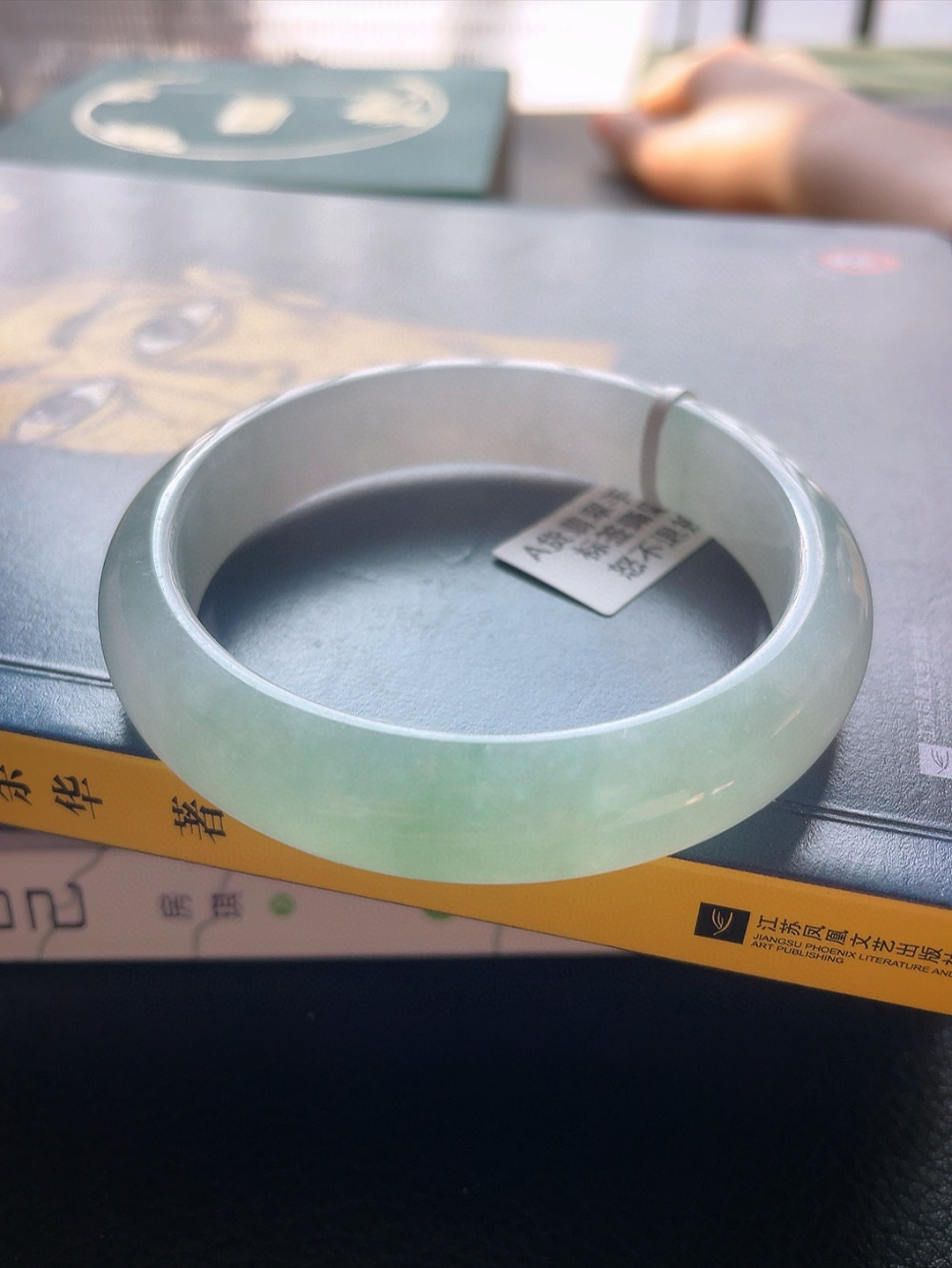 正圈53-54mm 湖水绿半山水天然缅甸翡翠A货手镯