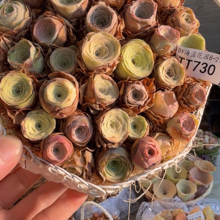 TT730 铁艺花篮玫瑰组合