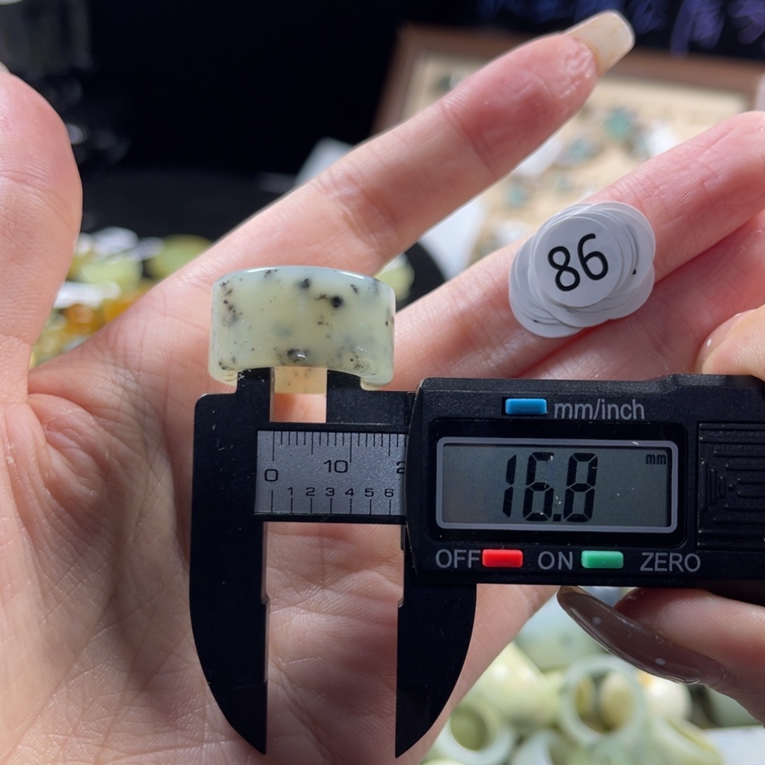 蛇纹石玉未镶嵌戒指