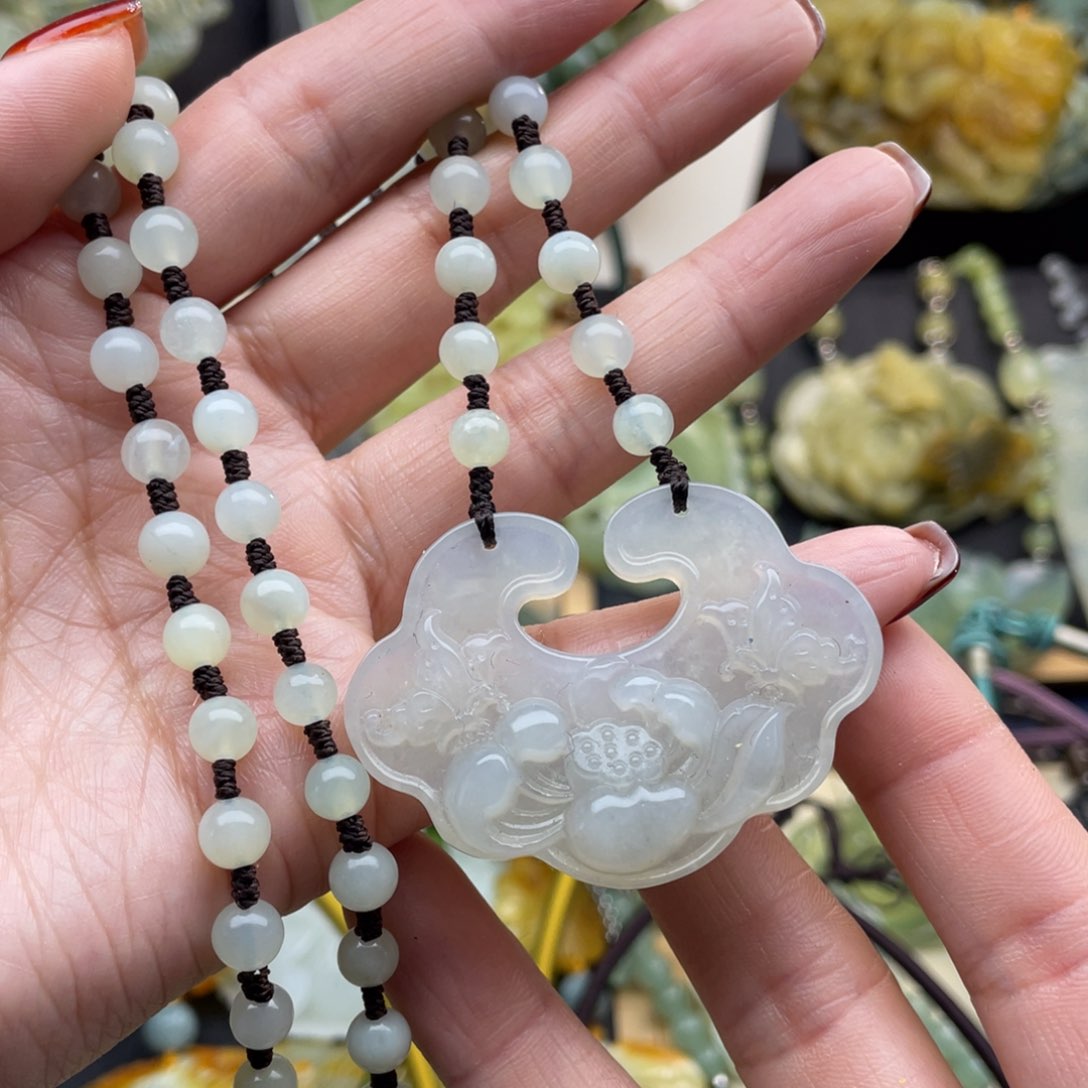 蛇纹石玉颈饰未镶嵌