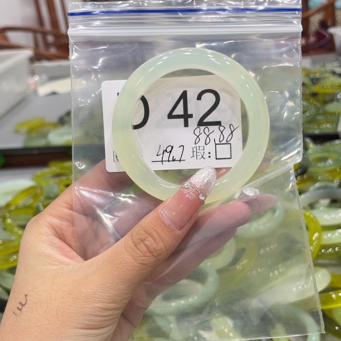 未镶嵌蛇纹石玉颈饰春**茶