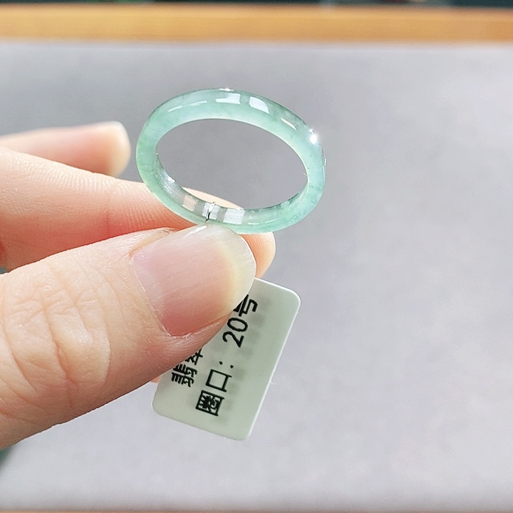 翡翠未镶嵌手镯（圆镯）