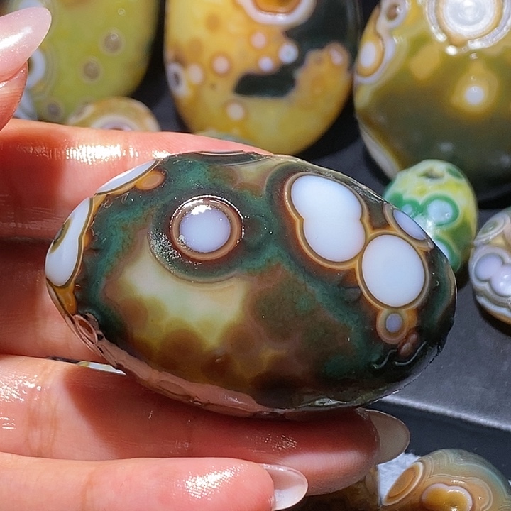 玛瑙/玉髓未镶嵌珠宝奇石1