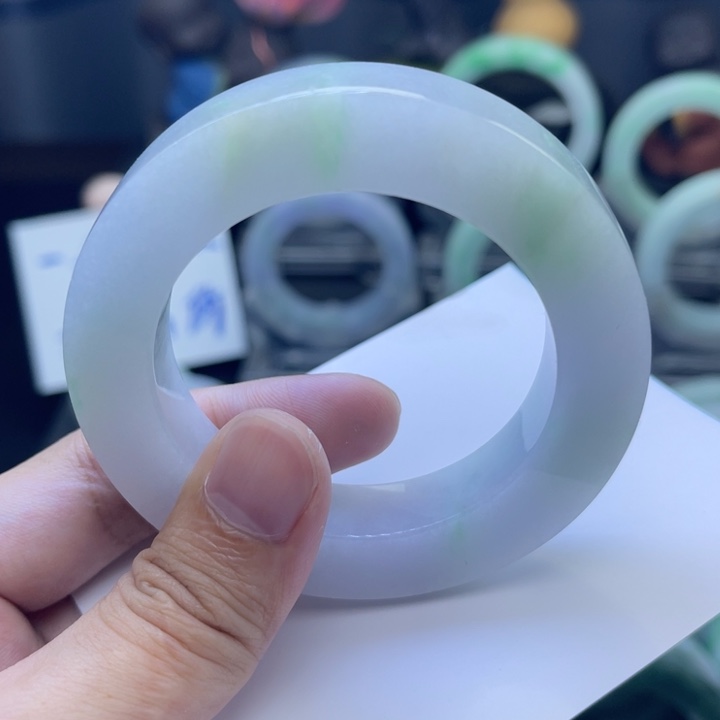 定制翡翠未镶嵌手镯