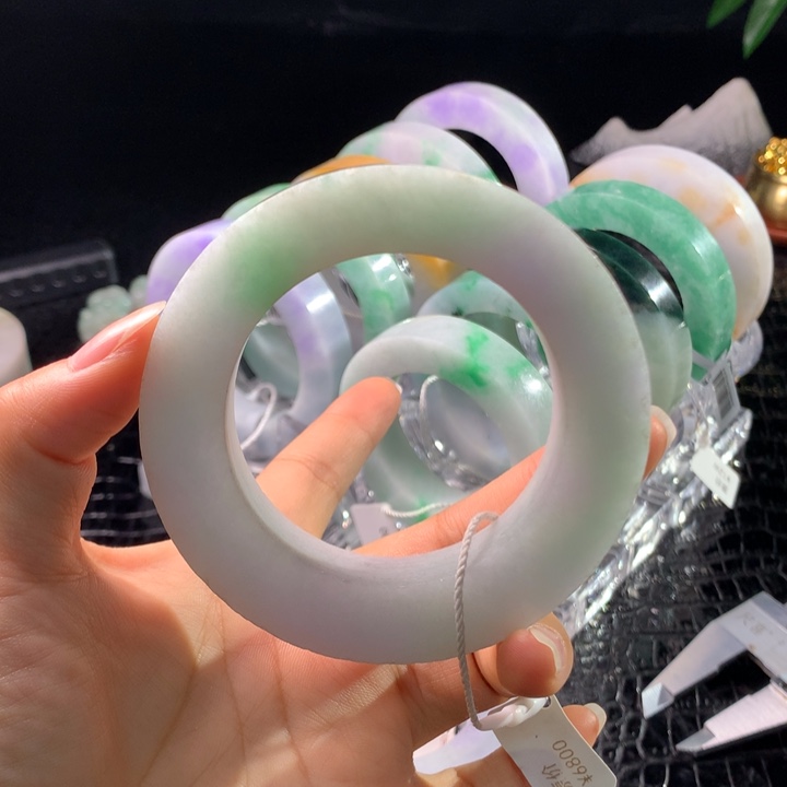 钢***律定制翡翠未镶嵌手镯