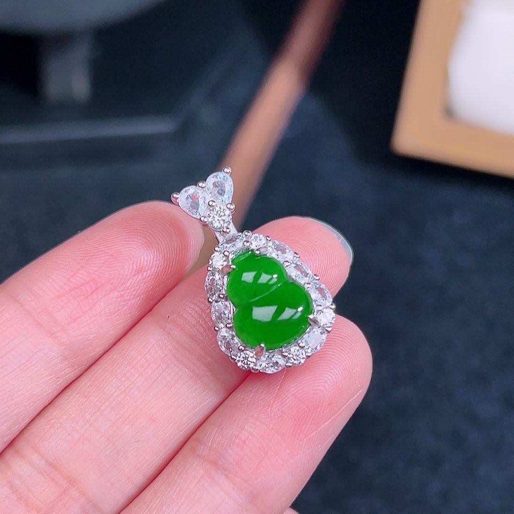 天然翡翠A货玉阳绿葫芦吊坠 925银镶嵌附证书多样性发货 拍一发一