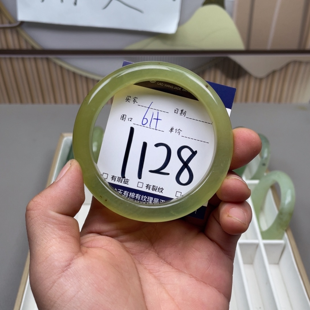 岫玉手镯手镯未镶嵌