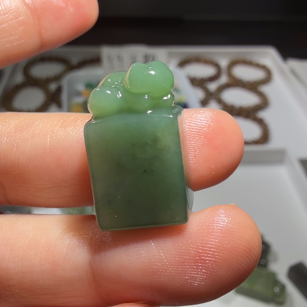 和田玉未镶嵌珠宝奇石