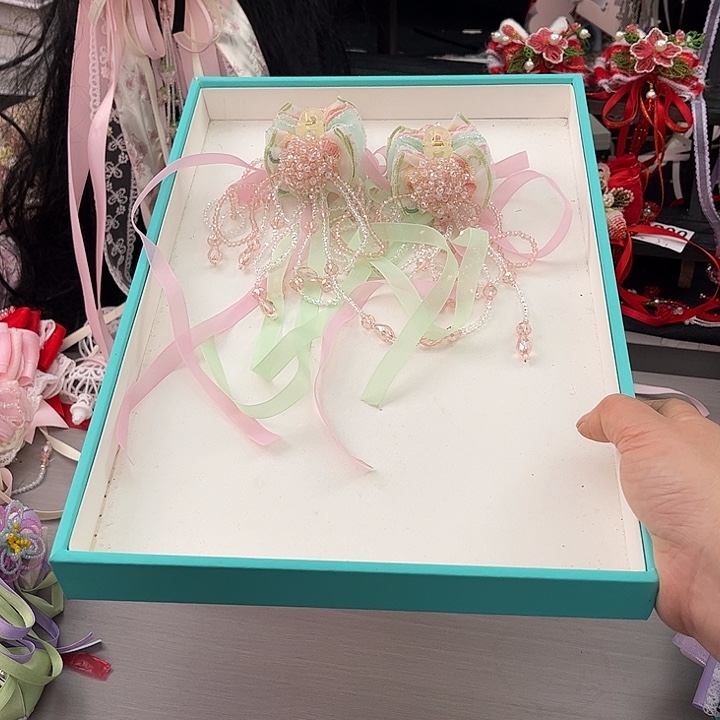 布艺非金属荷荷对抓