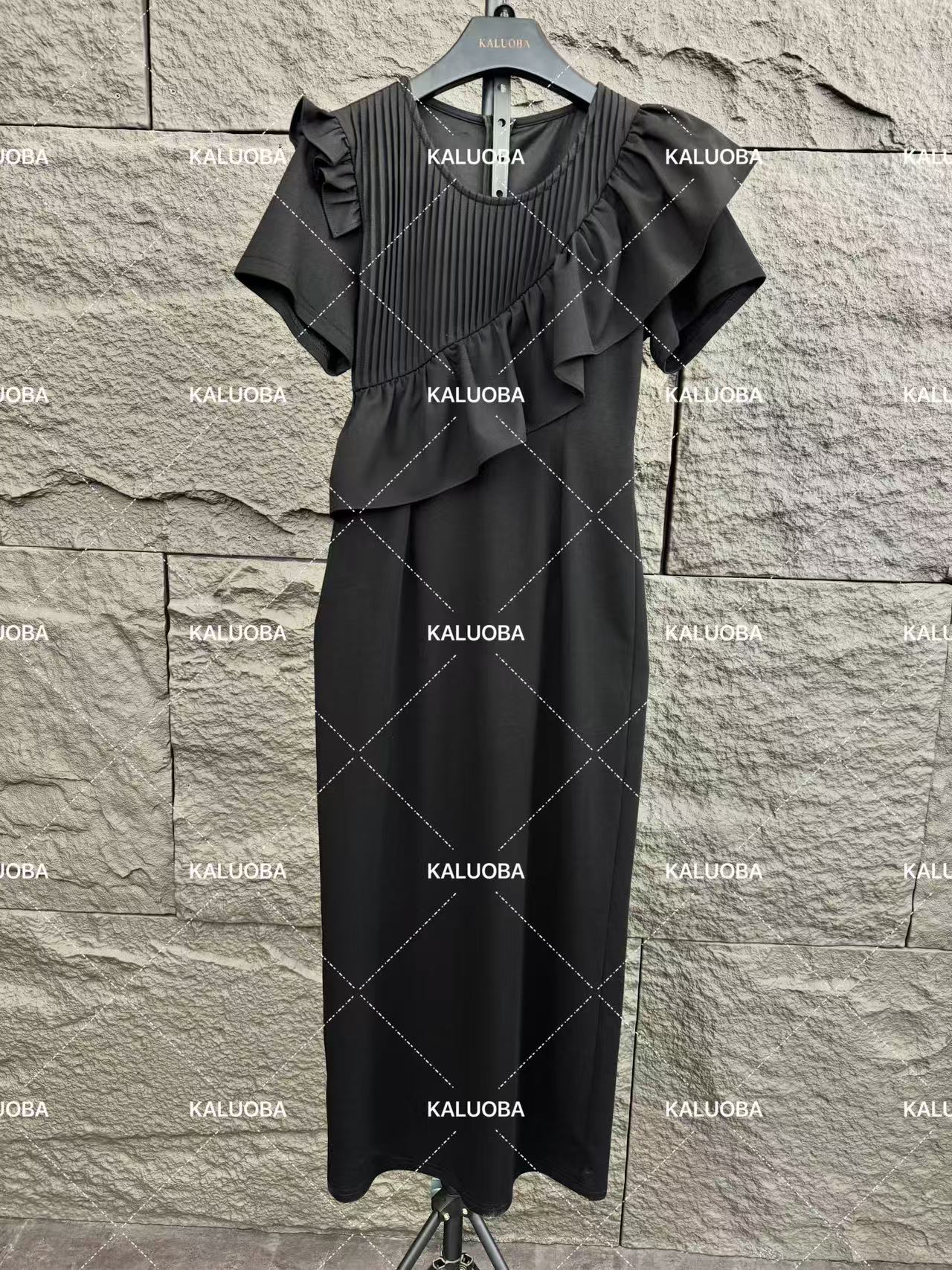 【原创大码设计师款】2025夏季新款气质褶皱显瘦连衣裙K3077