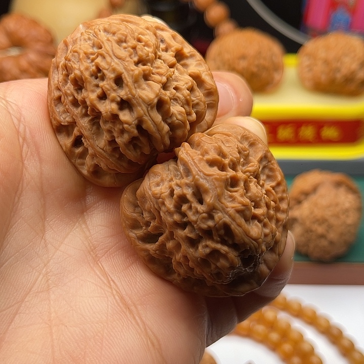 桃核把件39三角南疆石