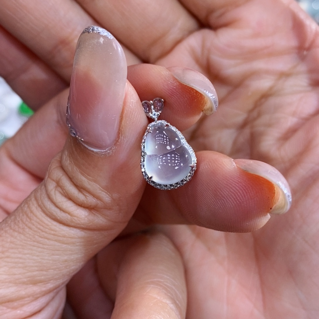 翡翠18K金镶嵌颈饰