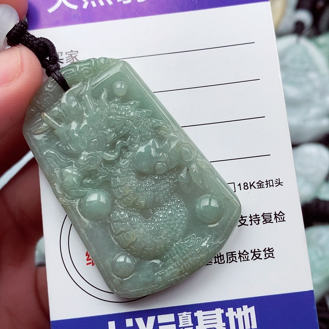 翡翠挂件未镶嵌翡翠