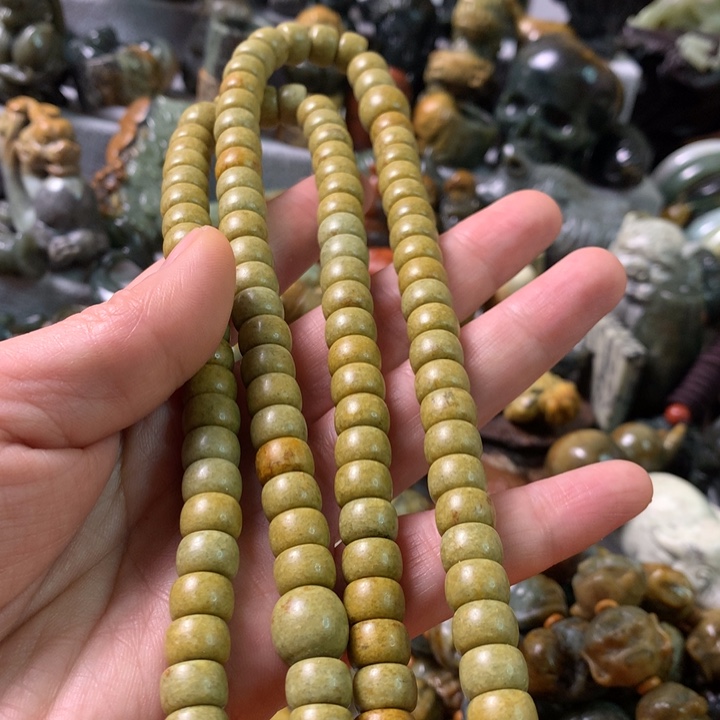 未镶嵌岫岩河磨玉（透闪石质玉）把件