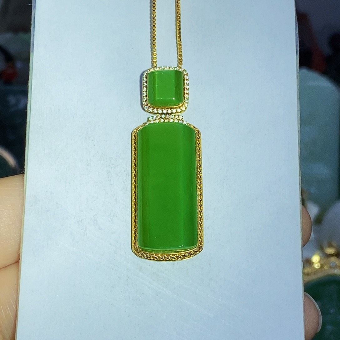 和田玉（碧玉）18K金镶嵌颈饰