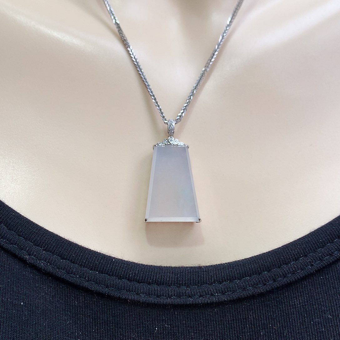 翡翠颈饰18K金镶嵌无事牌