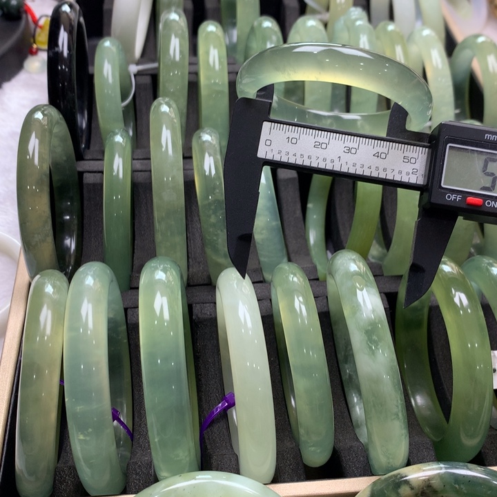 未镶嵌蛇纹石玉手镯40