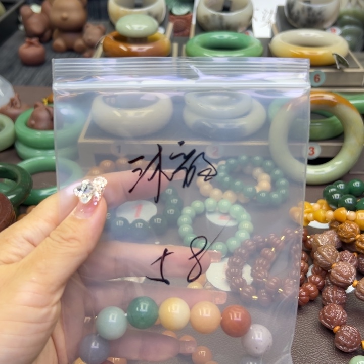 未镶嵌手镯石英岩玉沐*